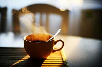 minum kopi di pagi hari